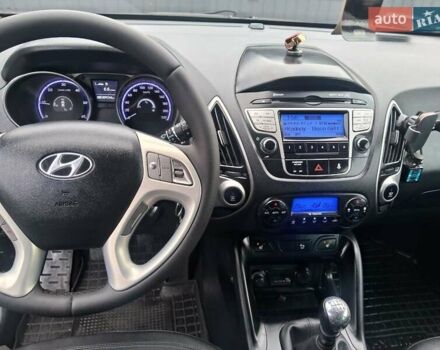 Коричневый Хендай их35, объемом двигателя 1.7 л и пробегом 309 тыс. км за 11500 $, фото 3 на Automoto.ua