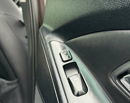 Коричневый Хендай их35, объемом двигателя 2 л и пробегом 209 тыс. км за 12200 $, фото 26 на Automoto.ua