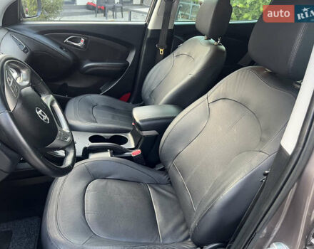 Коричневый Хендай их35, объемом двигателя 2 л и пробегом 136 тыс. км за 13999 $, фото 26 на Automoto.ua