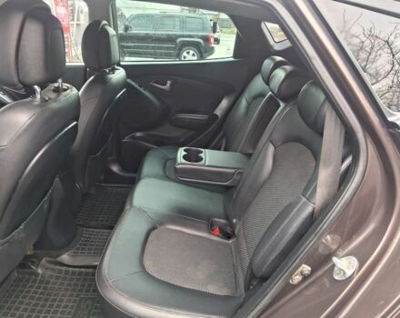 Коричневый Хендай их35, объемом двигателя 1.7 л и пробегом 309 тыс. км за 11500 $, фото 5 на Automoto.ua