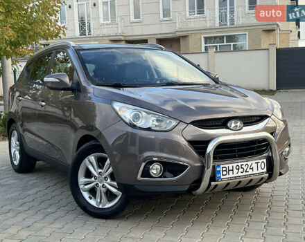 Коричневый Хендай их35, объемом двигателя 2 л и пробегом 136 тыс. км за 13999 $, фото 5 на Automoto.ua