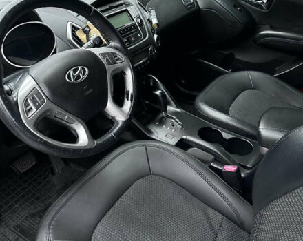 Коричневый Хендай их35, объемом двигателя 2 л и пробегом 257 тыс. км за 12618 $, фото 13 на Automoto.ua