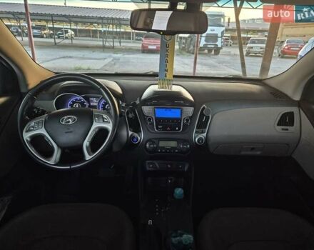 Коричневый Хендай их35, объемом двигателя 2 л и пробегом 115 тыс. км за 13000 $, фото 12 на Automoto.ua