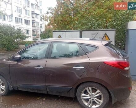 Коричневый Хендай их35, объемом двигателя 2 л и пробегом 244 тыс. км за 11800 $, фото 1 на Automoto.ua