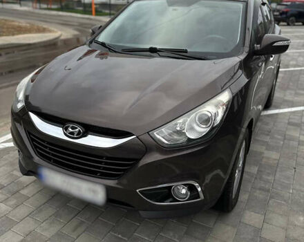 Коричневый Хендай их35, объемом двигателя 2 л и пробегом 257 тыс. км за 12618 $, фото 1 на Automoto.ua