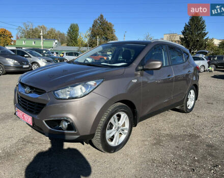 Коричневый Хендай их35, объемом двигателя 2 л и пробегом 184 тыс. км за 16450 $, фото 1 на Automoto.ua