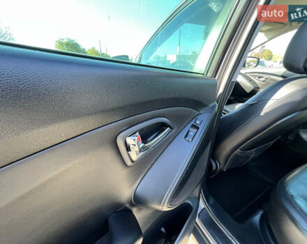 Коричневый Хендай их35, объемом двигателя 2 л и пробегом 184 тыс. км за 16450 $, фото 12 на Automoto.ua