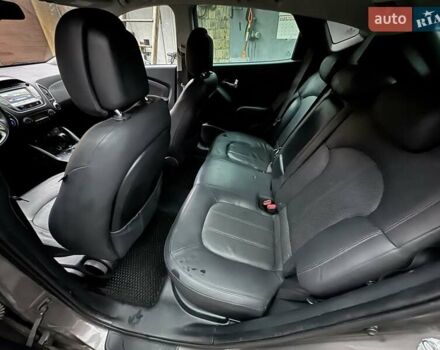 Коричневий Хендай іх35, об'ємом двигуна 2 л та пробігом 226 тис. км за 11500 $, фото 6 на Automoto.ua