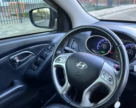 Коричневый Хендай их35, объемом двигателя 2 л и пробегом 257 тыс. км за 12618 $, фото 7 на Automoto.ua