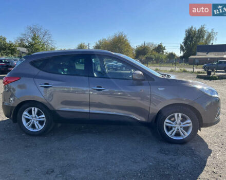 Коричневый Хендай их35, объемом двигателя 2 л и пробегом 184 тыс. км за 16450 $, фото 16 на Automoto.ua