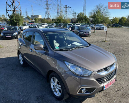 Коричневый Хендай их35, объемом двигателя 2 л и пробегом 184 тыс. км за 16450 $, фото 3 на Automoto.ua