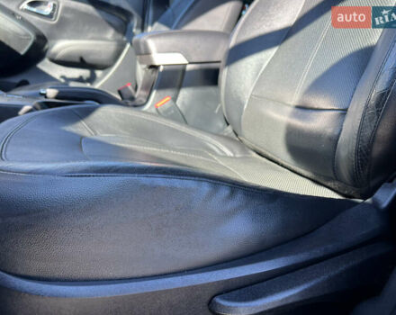 Коричневый Хендай их35, объемом двигателя 2 л и пробегом 184 тыс. км за 16450 $, фото 13 на Automoto.ua