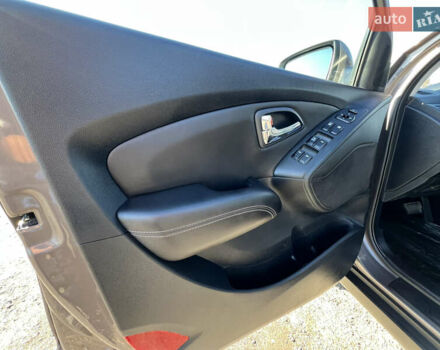 Коричневый Хендай их35, объемом двигателя 2 л и пробегом 184 тыс. км за 16450 $, фото 26 на Automoto.ua