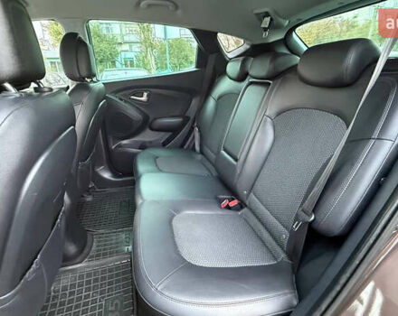 Коричневый Хендай их35, объемом двигателя 2 л и пробегом 216 тыс. км за 13900 $, фото 23 на Automoto.ua