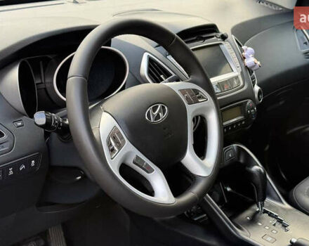 Коричневый Хендай их35, объемом двигателя 2 л и пробегом 216 тыс. км за 13900 $, фото 16 на Automoto.ua