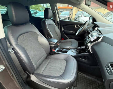 Коричневый Хендай их35, объемом двигателя 2 л и пробегом 216 тыс. км за 13900 $, фото 22 на Automoto.ua