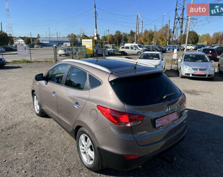 Коричневый Хендай их35, объемом двигателя 2 л и пробегом 184 тыс. км за 16450 $, фото 5 на Automoto.ua