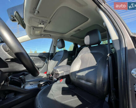 Коричневый Хендай их35, объемом двигателя 2 л и пробегом 184 тыс. км за 16450 $, фото 18 на Automoto.ua