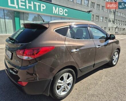 Коричневый Хендай их35, объемом двигателя 2 л и пробегом 115 тыс. км за 13000 $, фото 3 на Automoto.ua