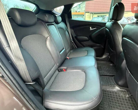 Коричневый Хендай их35, объемом двигателя 2 л и пробегом 216 тыс. км за 13900 $, фото 24 на Automoto.ua