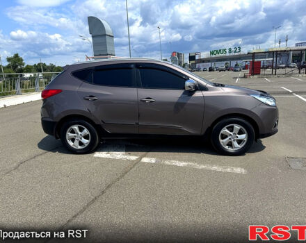 Коричневий Хендай іх35, об'ємом двигуна 1.7 л та пробігом 206 тис. км за 12600 $, фото 4 на Automoto.ua