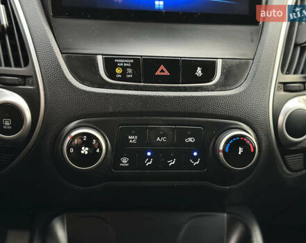 Коричневый Хендай их35, объемом двигателя 1.7 л и пробегом 217 тыс. км за 12499 $, фото 30 на Automoto.ua