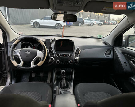 Коричневый Хендай их35, объемом двигателя 1.7 л и пробегом 217 тыс. км за 12499 $, фото 35 на Automoto.ua