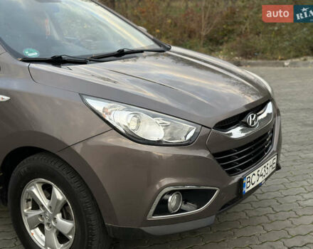 Коричневый Хендай их35, объемом двигателя 1.7 л и пробегом 217 тыс. км за 12499 $, фото 3 на Automoto.ua