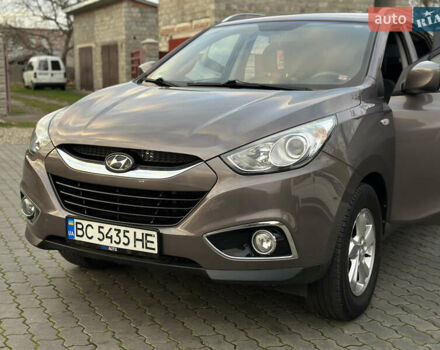 Коричневый Хендай их35, объемом двигателя 1.7 л и пробегом 217 тыс. км за 12499 $, фото 5 на Automoto.ua