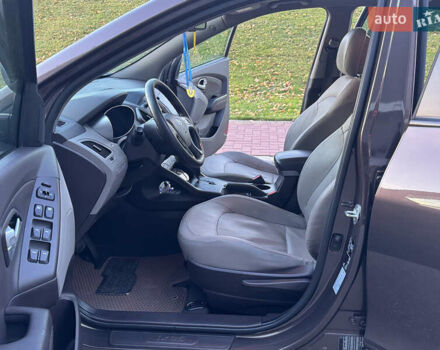 Коричневий Хендай іх35, об'ємом двигуна 2 л та пробігом 176 тис. км за 14500 $, фото 53 на Automoto.ua