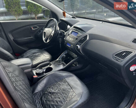 Коричневый Хендай их35, объемом двигателя 2 л и пробегом 132 тыс. км за 13500 $, фото 6 на Automoto.ua