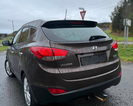 Коричневый Хендай их35, объемом двигателя 0 л и пробегом 193 тыс. км за 6910 $, фото 2 на Automoto.ua