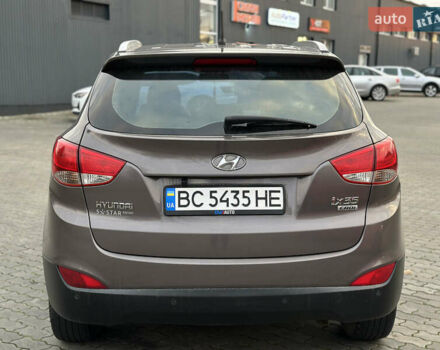 Коричневый Хендай их35, объемом двигателя 1.7 л и пробегом 217 тыс. км за 12499 $, фото 12 на Automoto.ua