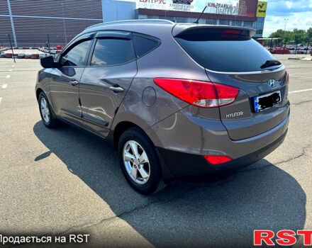 Коричневий Хендай іх35, об'ємом двигуна 1.7 л та пробігом 206 тис. км за 12600 $, фото 2 на Automoto.ua