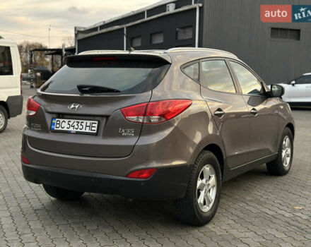Коричневый Хендай их35, объемом двигателя 1.7 л и пробегом 217 тыс. км за 12499 $, фото 10 на Automoto.ua