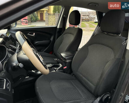 Коричневый Хендай их35, объемом двигателя 1.7 л и пробегом 217 тыс. км за 12499 $, фото 36 на Automoto.ua