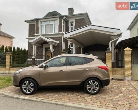 Коричневый Хендай их35, объемом двигателя 2 л и пробегом 63 тыс. км за 16000 $, фото 1 на Automoto.ua