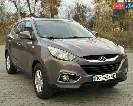 Коричневый Хендай их35, объемом двигателя 1.7 л и пробегом 217 тыс. км за 12499 $, фото 2 на Automoto.ua
