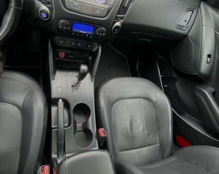 Коричневый Хендай их35, объемом двигателя 2 л и пробегом 63 тыс. км за 16000 $, фото 7 на Automoto.ua