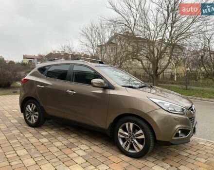 Коричневый Хендай их35, объемом двигателя 2 л и пробегом 63 тыс. км за 16000 $, фото 3 на Automoto.ua