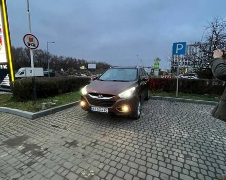 Коричневий Хендай іх35, об'ємом двигуна 2 л та пробігом 176 тис. км за 13700 $, фото 1 на Automoto.ua