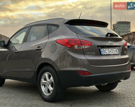 Коричневый Хендай их35, объемом двигателя 1.7 л и пробегом 217 тыс. км за 12499 $, фото 11 на Automoto.ua