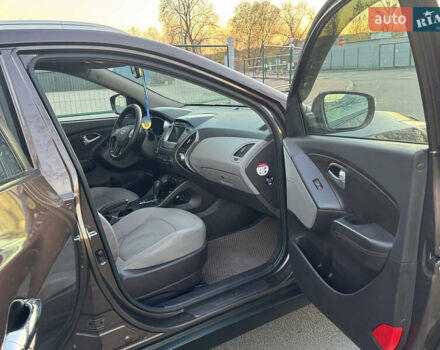 Коричневий Хендай іх35, об'ємом двигуна 2 л та пробігом 176 тис. км за 14500 $, фото 25 на Automoto.ua