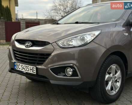 Коричневый Хендай их35, объемом двигателя 1.7 л и пробегом 217 тыс. км за 12499 $, фото 22 на Automoto.ua