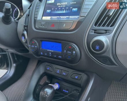 Коричневий Хендай іх35, об'ємом двигуна 2 л та пробігом 176 тис. км за 14500 $, фото 39 на Automoto.ua