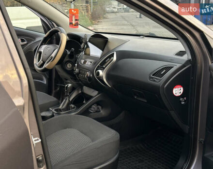 Коричневый Хендай их35, объемом двигателя 1.7 л и пробегом 217 тыс. км за 12499 $, фото 39 на Automoto.ua