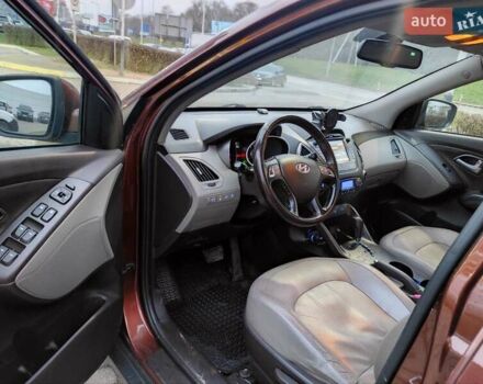 Коричневий Хендай іх35, об'ємом двигуна 2 л та пробігом 176 тис. км за 13700 $, фото 19 на Automoto.ua