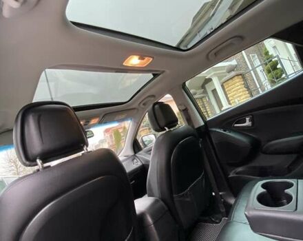 Коричневый Хендай их35, объемом двигателя 2 л и пробегом 63 тыс. км за 16000 $, фото 12 на Automoto.ua