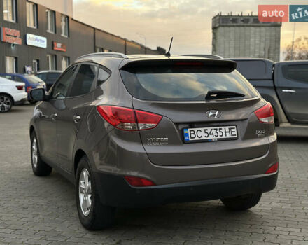 Коричневый Хендай их35, объемом двигателя 1.7 л и пробегом 217 тыс. км за 12499 $, фото 9 на Automoto.ua