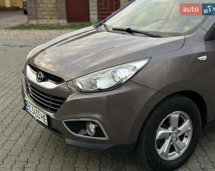 Коричневый Хендай их35, объемом двигателя 1.7 л и пробегом 217 тыс. км за 12499 $, фото 4 на Automoto.ua